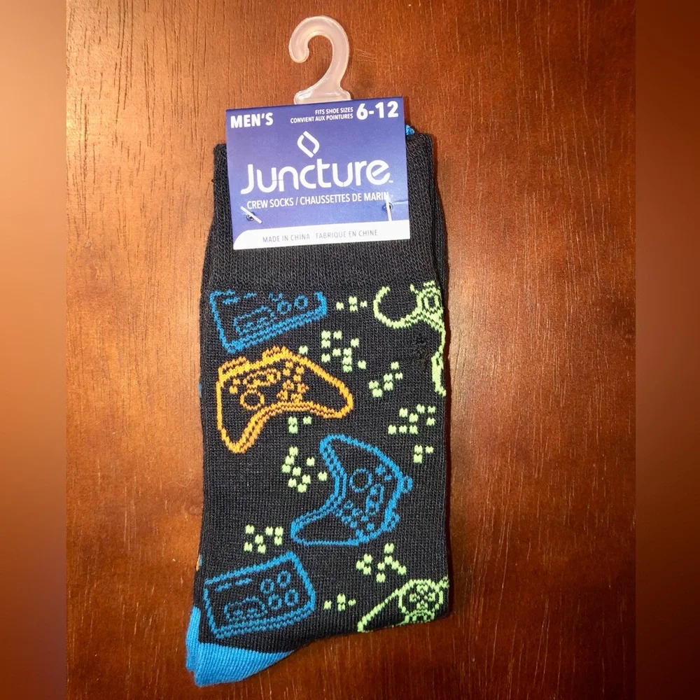 GAMER NOVELTY CREW SOCKS NWT MEN’S SHOE SIZE 6-12